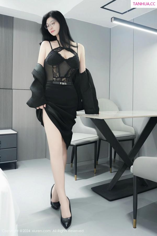   [XiuRen]高清写真图 2024.12.23 No.9639 雅茹老师 黑丝美臀第18张图片